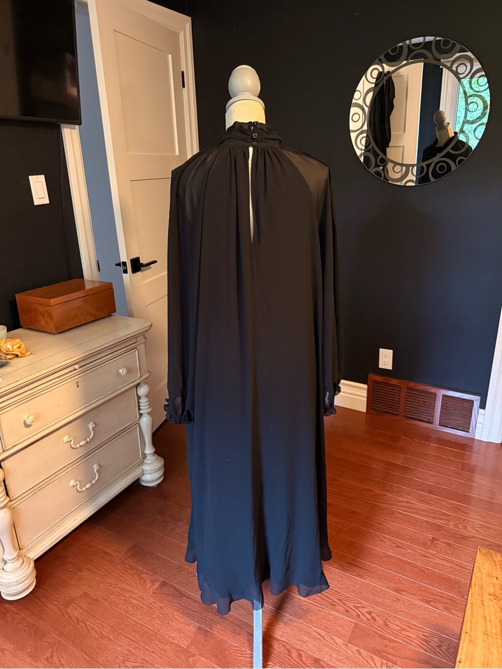 Wilfred Black Long-Sleeve Gallerina Maxi Dress with Keyhole Front - Picture 5 of 7